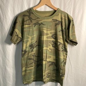 vintage army camo tshirt youth XL very nice